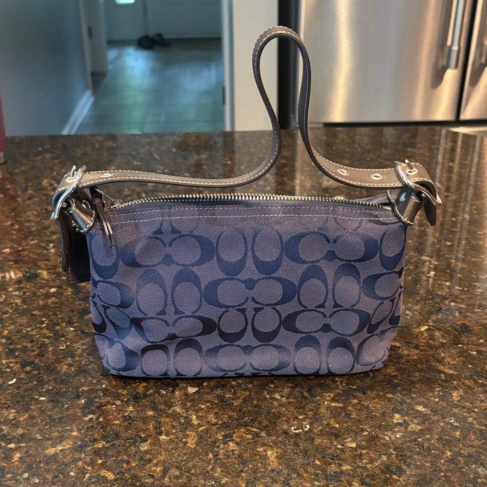 Vintage Coach navy should bag